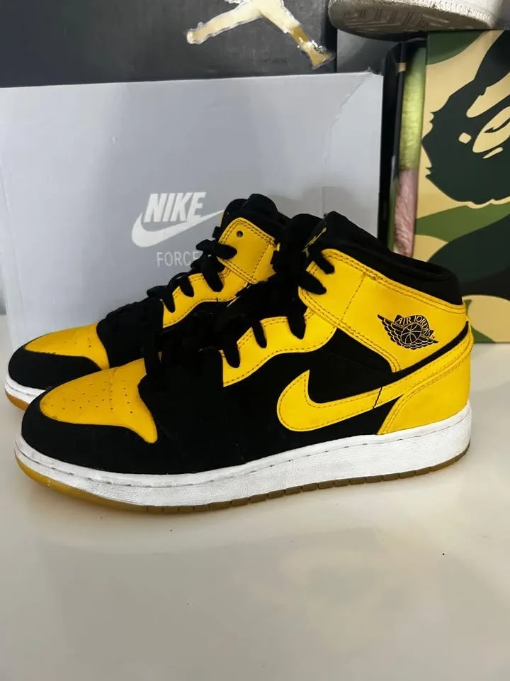 Jordan 1 Retro Mid “New Love” image indicator(7)