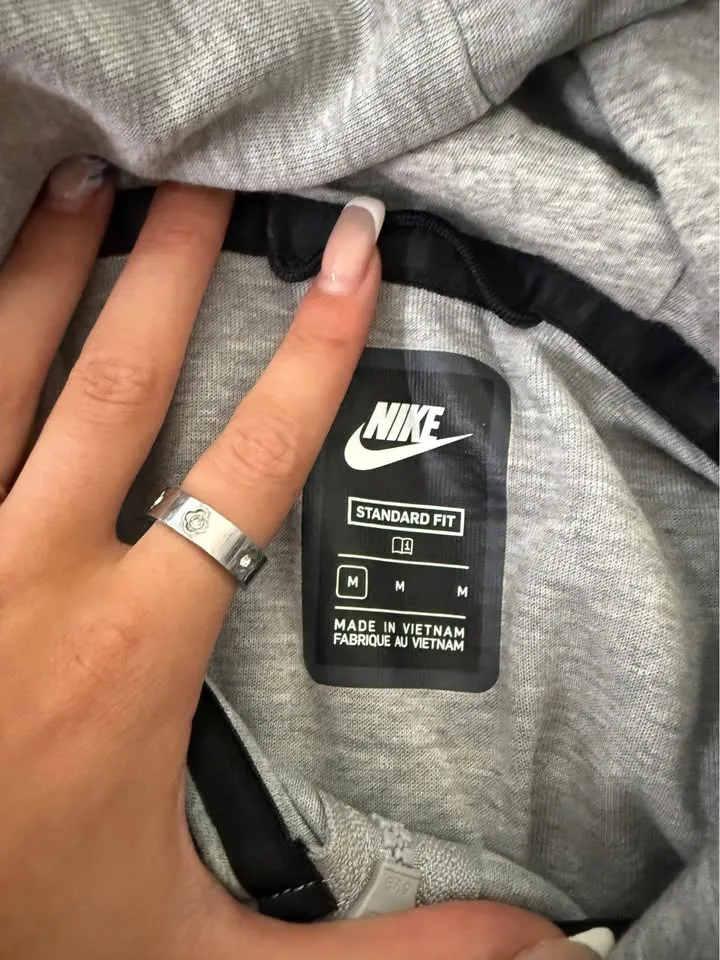 Men’s children nike tech fleece sweater image indicator(2)