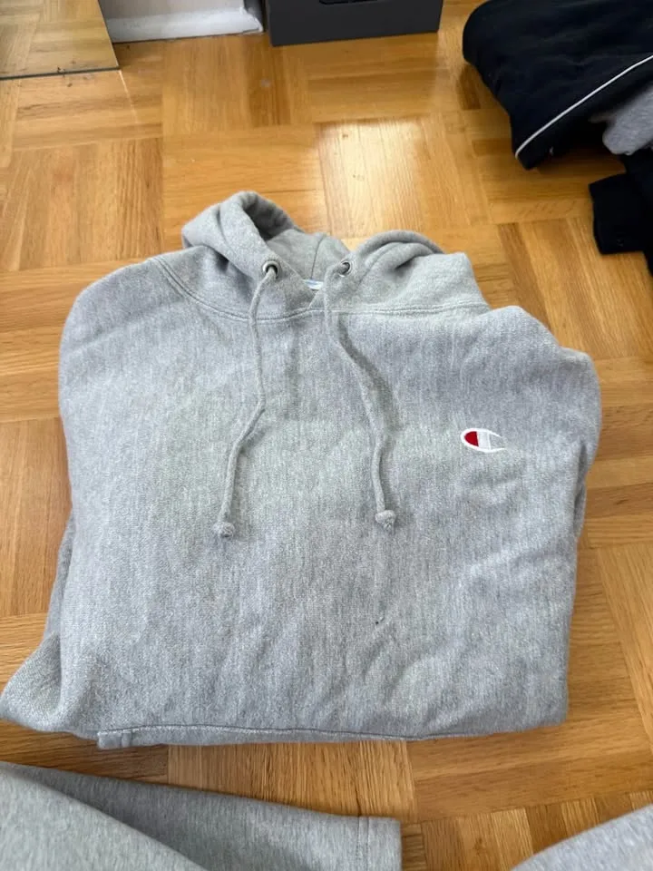 Men’s champion hoodie image indicator(3)