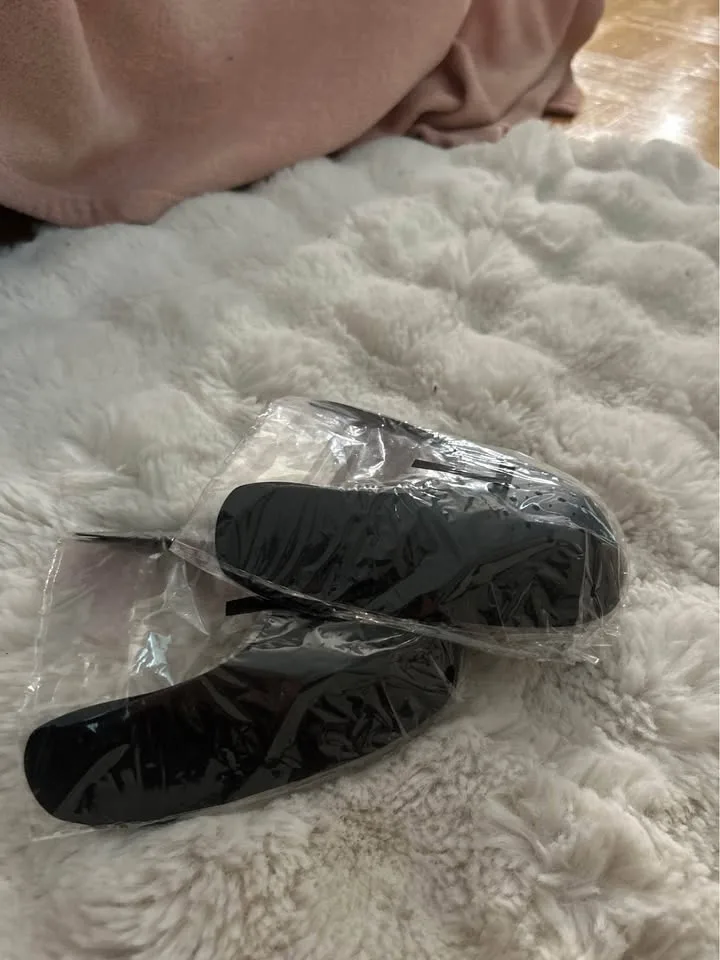 Men’s size Large Shoe protectors image indicator(3)