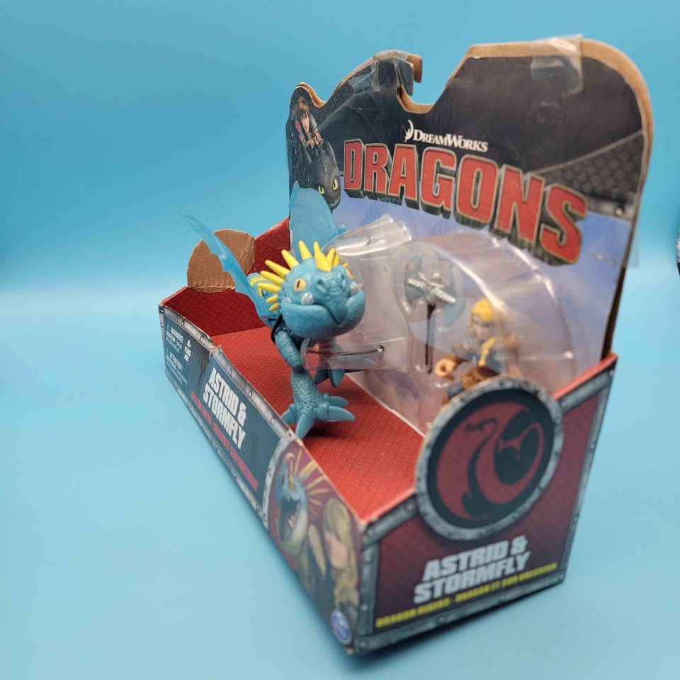 🥳FACTORY SEALED🤩 Astrid & Stormfly Action Figure Set - photo 2