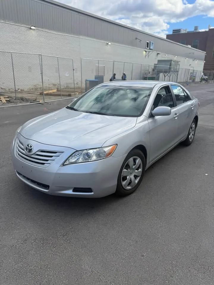 2009 Toyota Camry · LE image indicator(2)