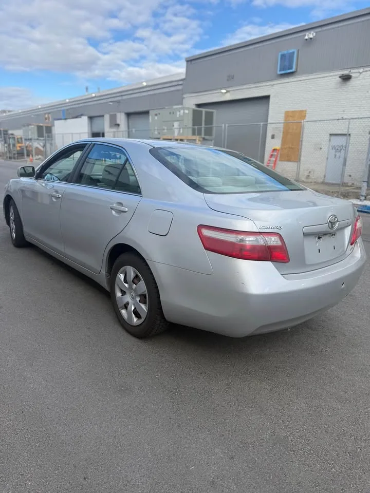 2009 Toyota Camry · LE image indicator(4)