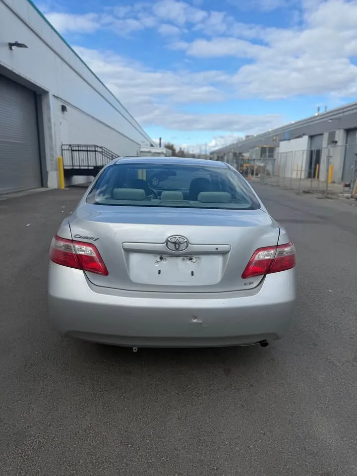 2009 Toyota Camry · LE image indicator(5)