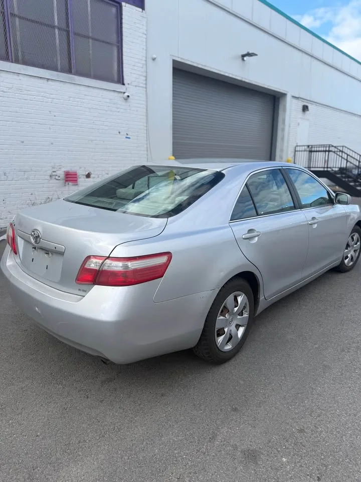 2009 Toyota Camry · LE image indicator(6)