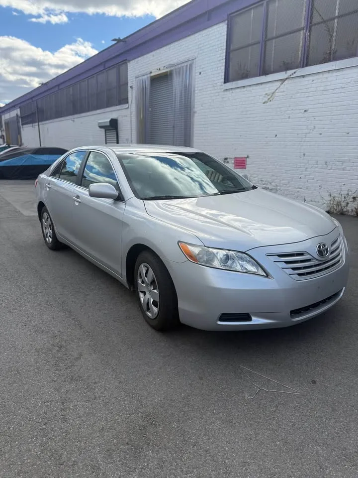 2009 Toyota Camry · LE image indicator(8)