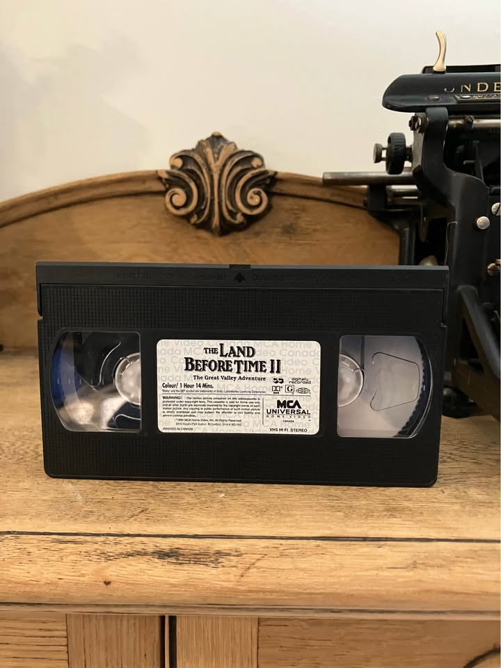 The Land Before Time 2 VHS - photo 2