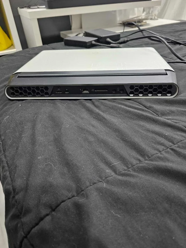 Alienware Laptop image indicator(4)