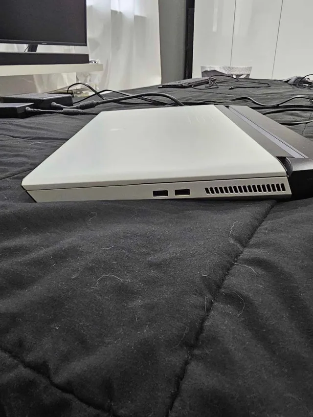 Alienware Laptop image indicator(5)