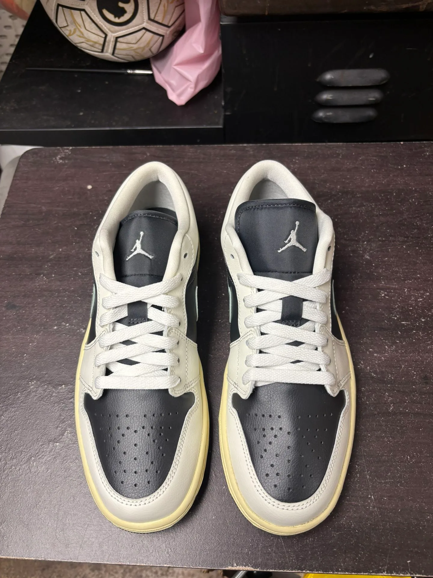 Air Jordan 1 Low Jade Smoke image indicator(2)