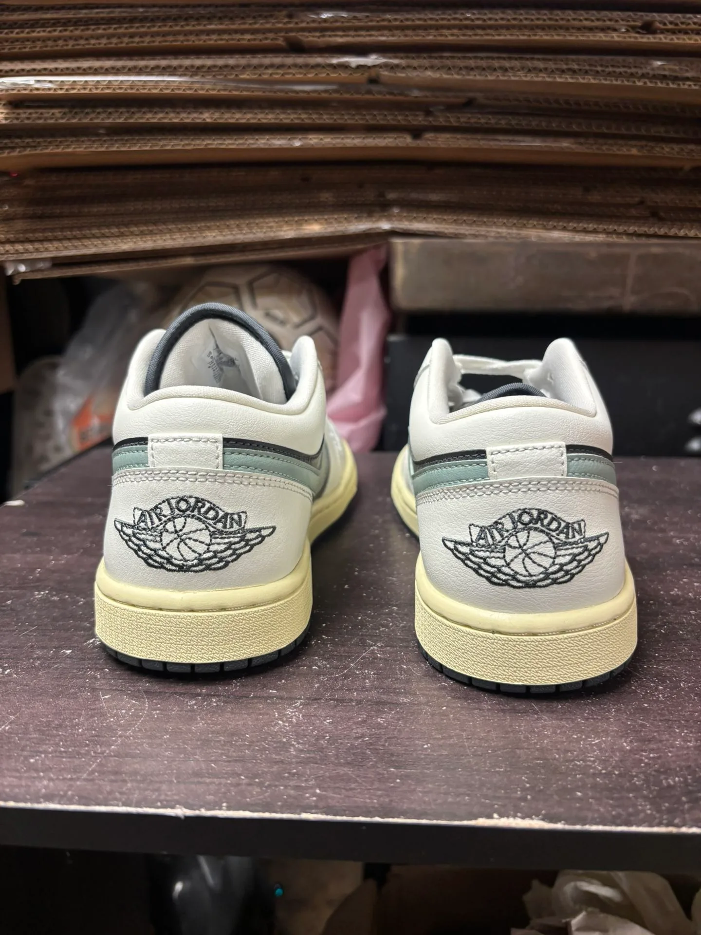 Air Jordan 1 Low Jade Smoke image indicator(4)