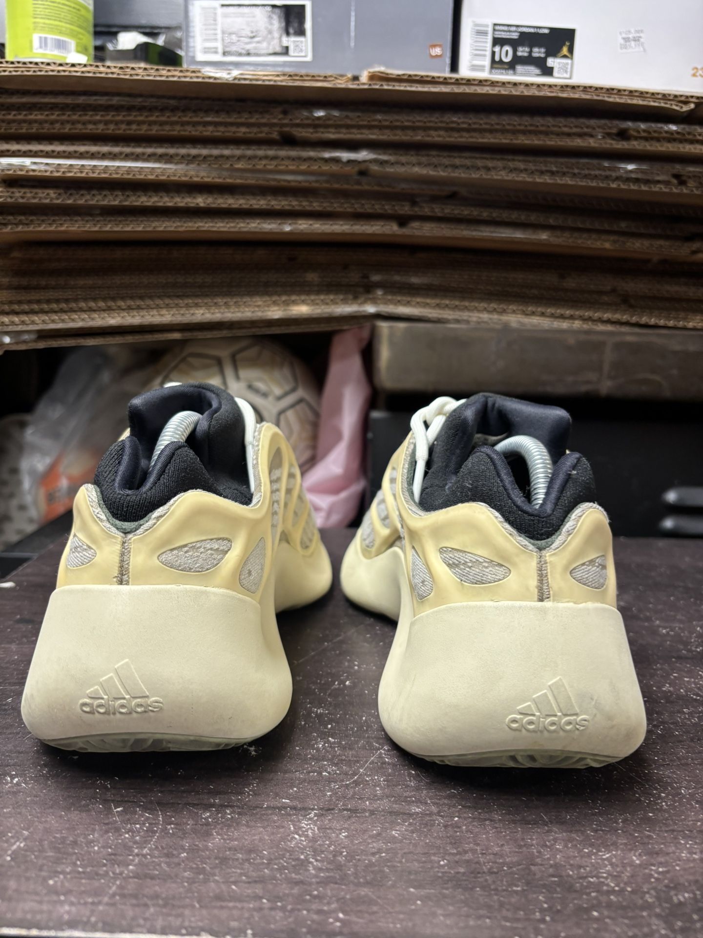 Adidas Yeezy 700 Azel - photo 4