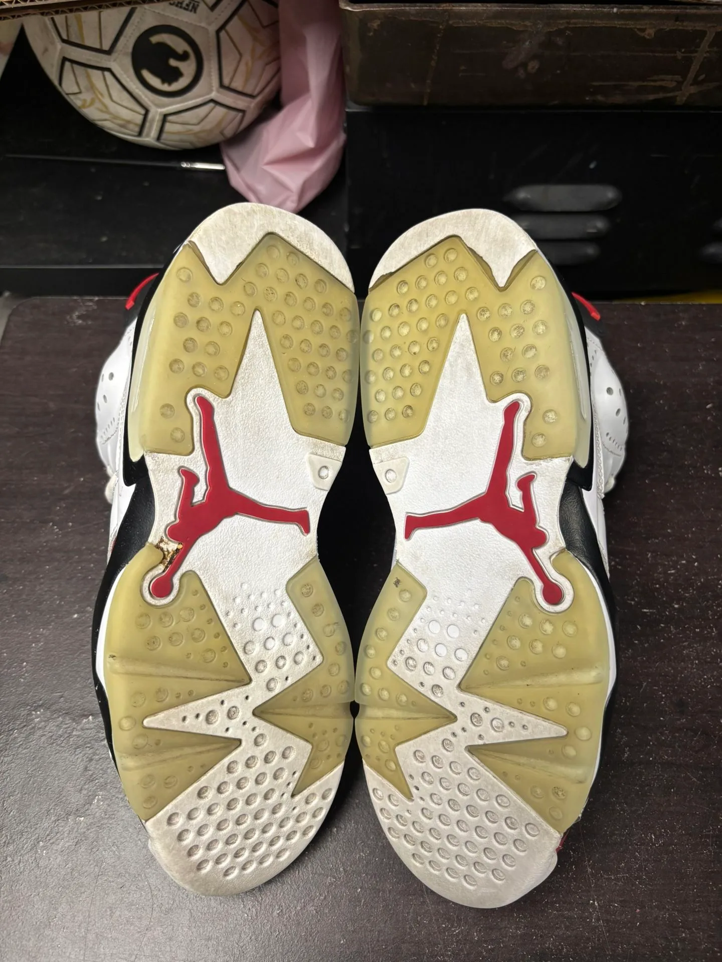 Air Jordan 6 Carmine 2021 image indicator(3)