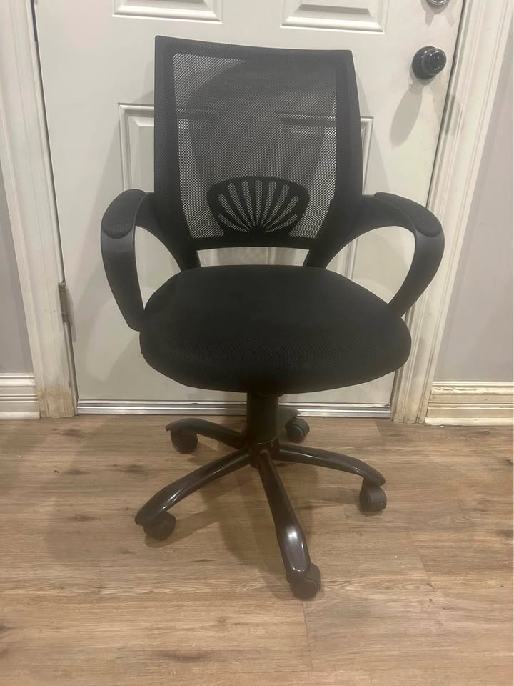 Black Office Chair – New Condition