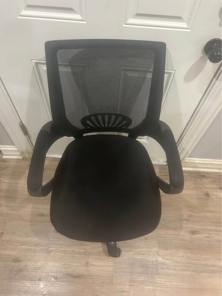 Black Office Chair – New Condition - photo 2