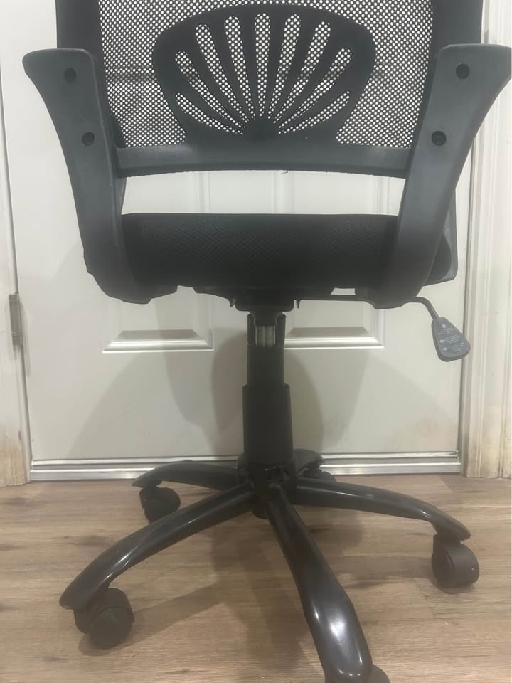 Black Office Chair – New Condition - photo 5