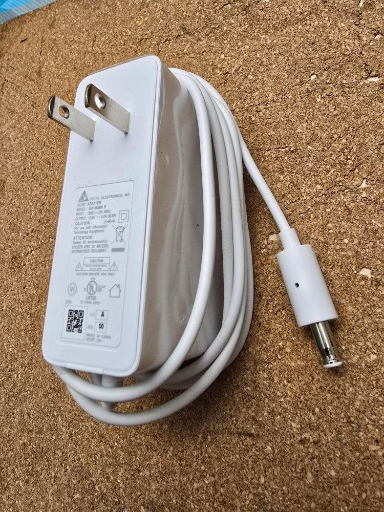 Delta Electronics AC/DC Adapter 12V 5A