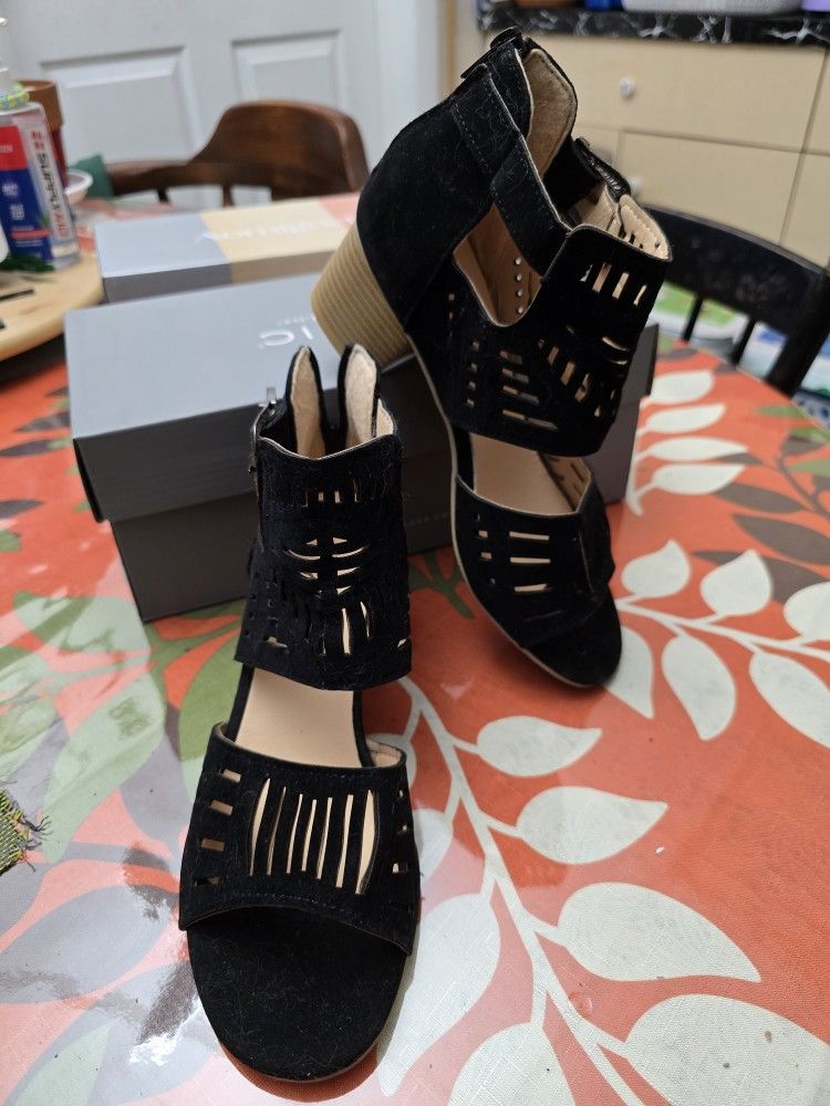 Ladies Buckled Black Platform Shoes 7.5US 38EU New - photo 2