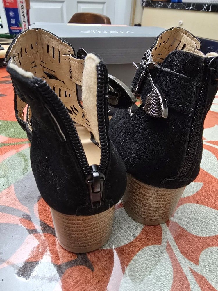 Ladies Buckled Black Platform Shoes 7.5US 38EU New - photo 5