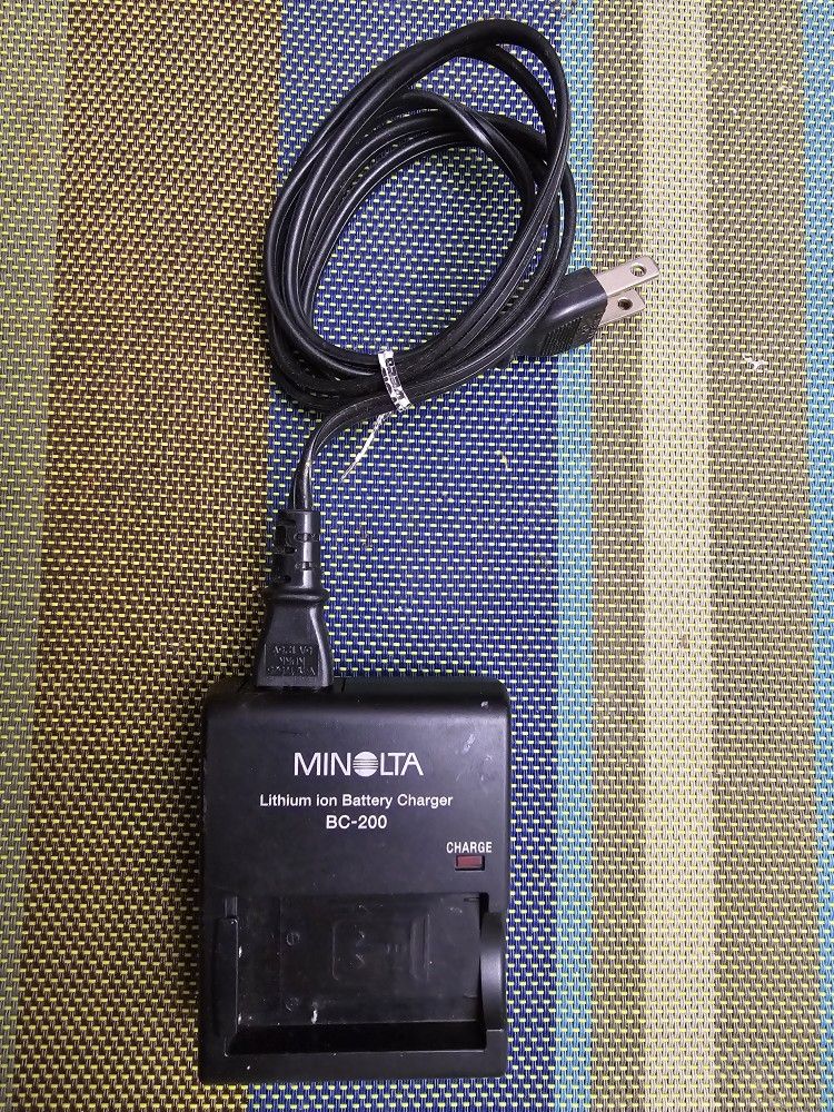 Minolta Lithium Ion BC-200  BATTERY CHARGER with Power Cord