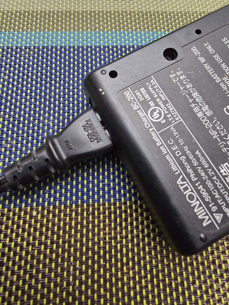 Minolta Lithium Ion BC-200  BATTERY CHARGER with Power Cord - photo 4