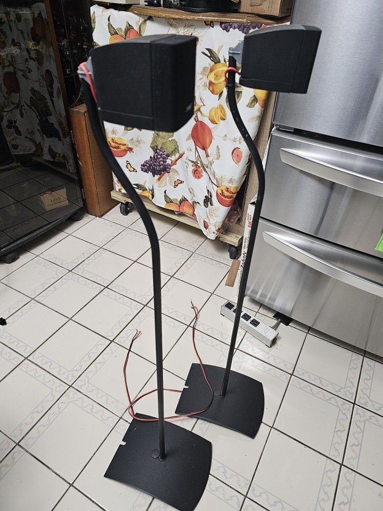Bose Single Cube Jewel Speakers With OEM Bose Stand
