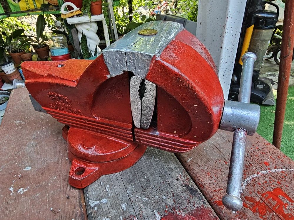 4 In. Heavy-Duty Bench Vise