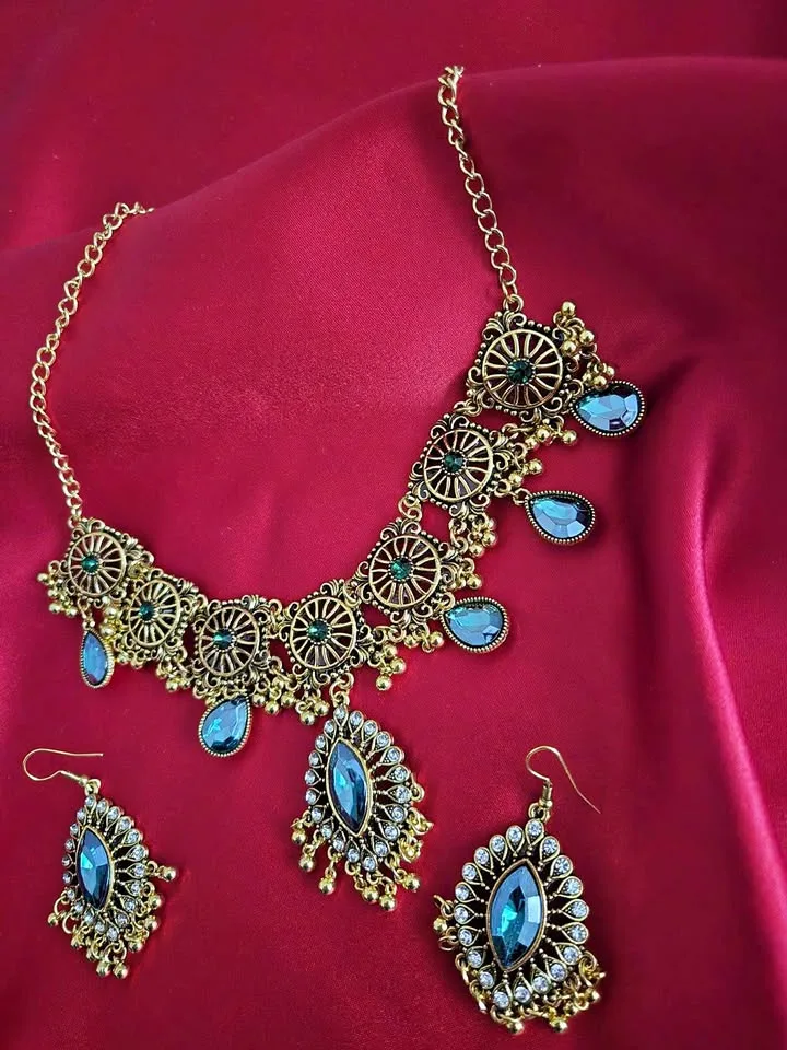 Necklace + earrings thumbnail