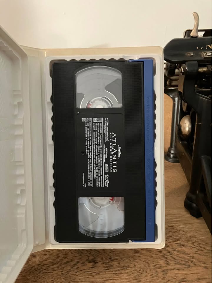 Atlantis: The Lost Empire VHS Disney - photo 2