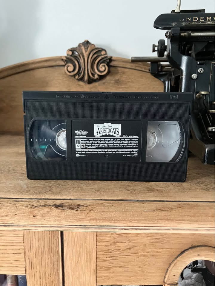 Disney Aristocats VHS - photo 2