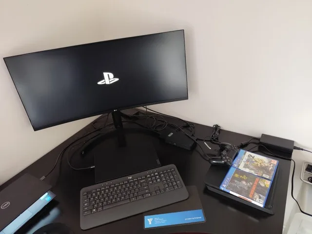 (Delivery) PS4 Slim w/games image indicator(2)