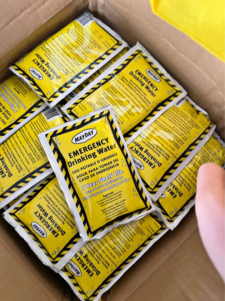 Emergency kit drinking water