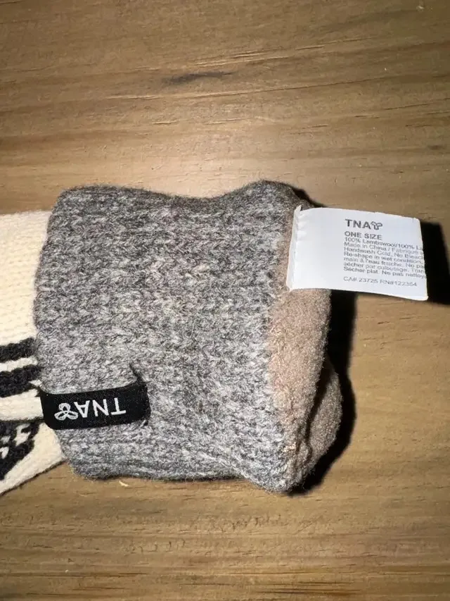 Brand New 100% Lambswool TNA Gloves image indicator(2)