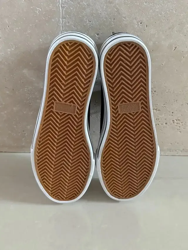 Brand New Sneakers image indicator(3)