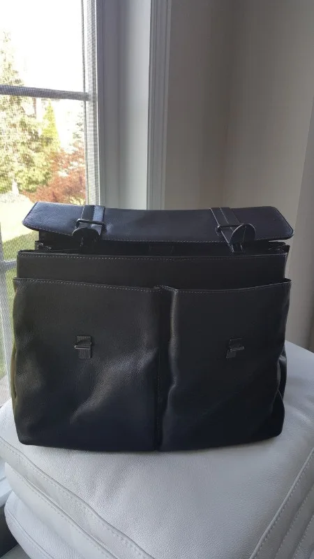 Brand New Danier Leather Bag image indicator(2)