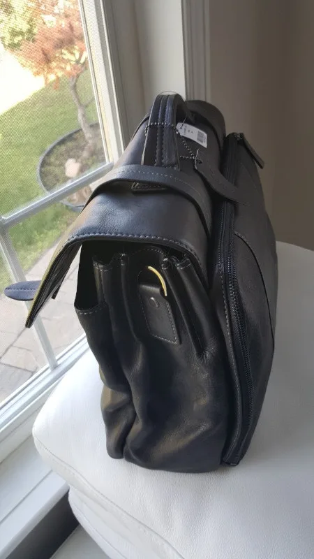 Brand New Danier Leather Bag image indicator(3)