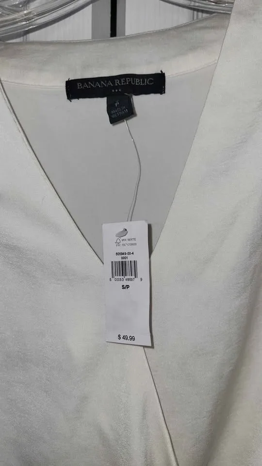 Brand new with tags size small Banana Republic White Blouse image indicator(2)