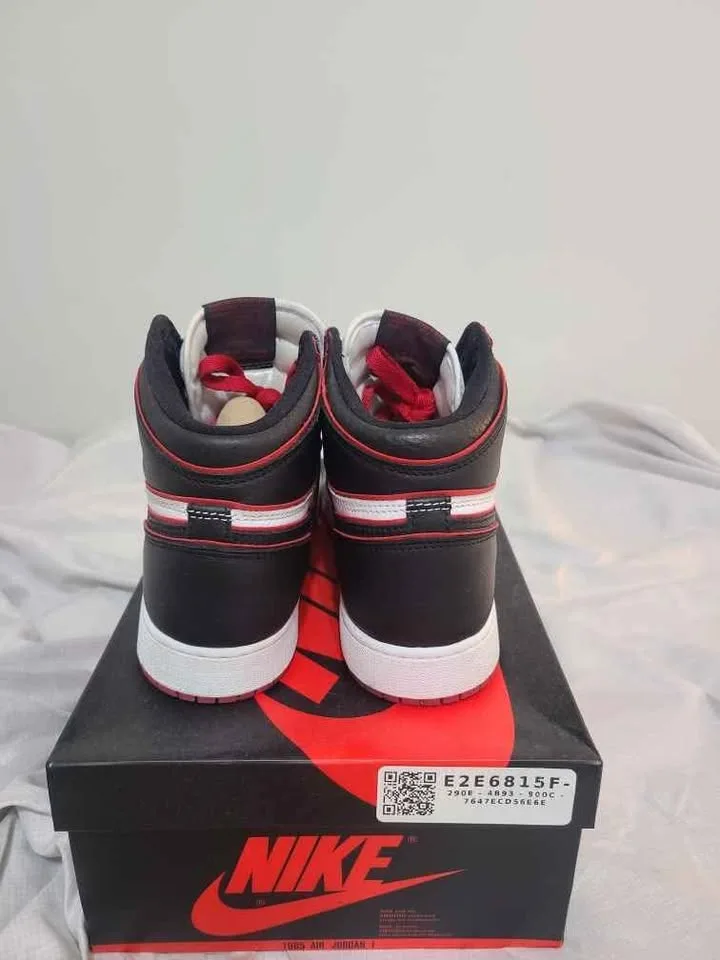 Jordan 1 Retro High Bloodline size 6 men's image indicator(3)