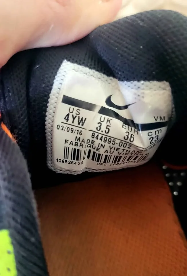 Boys Nike Flex Experience RN5 Shoe Size 4Y image indicator(5)