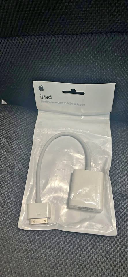 iPad Dock Connector to VGA Adapter