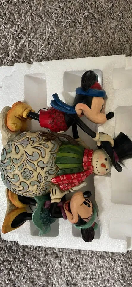 Mickey and Minnie Mouse Disney Figurine image indicator(2)
