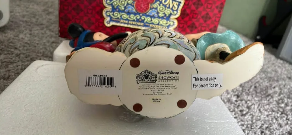 Mickey and Minnie Mouse Disney Figurine image indicator(5)