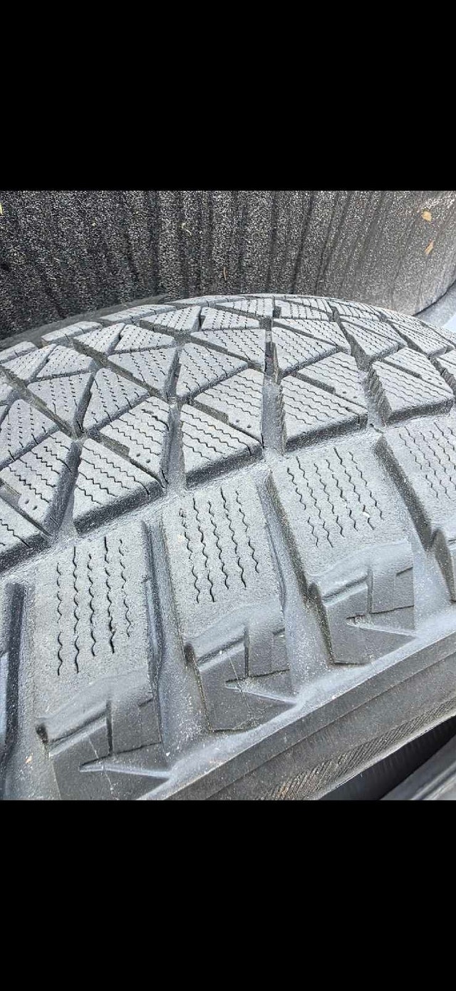 Bridgestone Blizzak 235 55 20 - photo 2