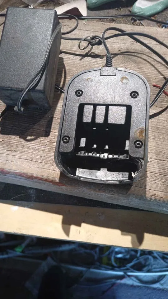 18V Black&Decker Battery Charger image indicator(2)