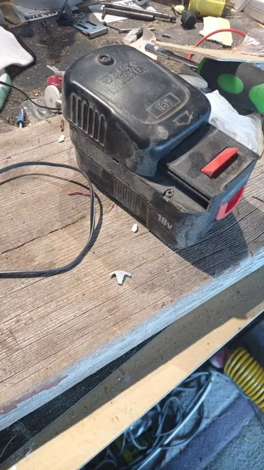 18V Black&Decker Battery Charger image indicator(3)