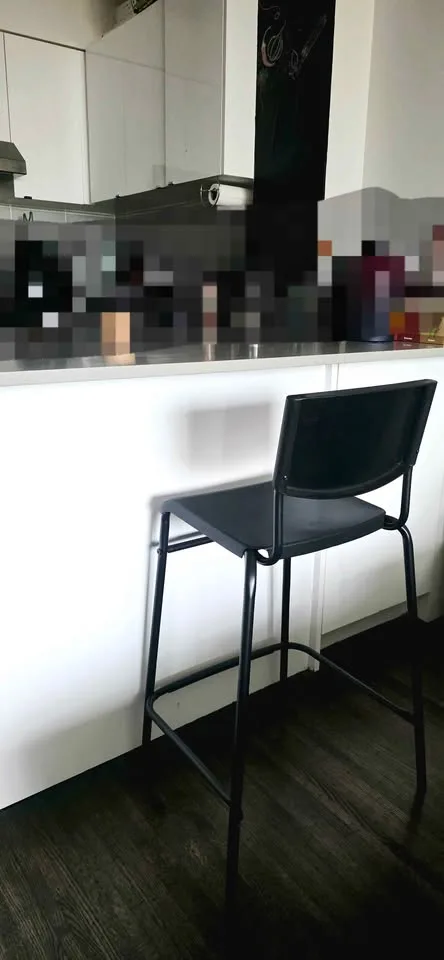 2 Barstools image indicator(2)