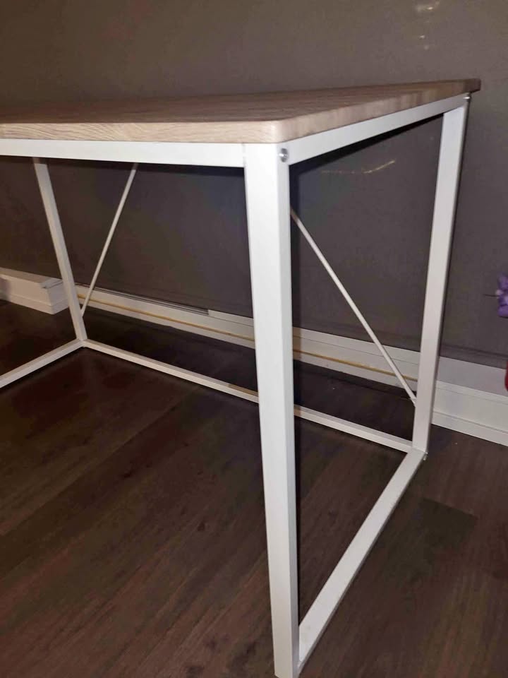 Solid Desk, table