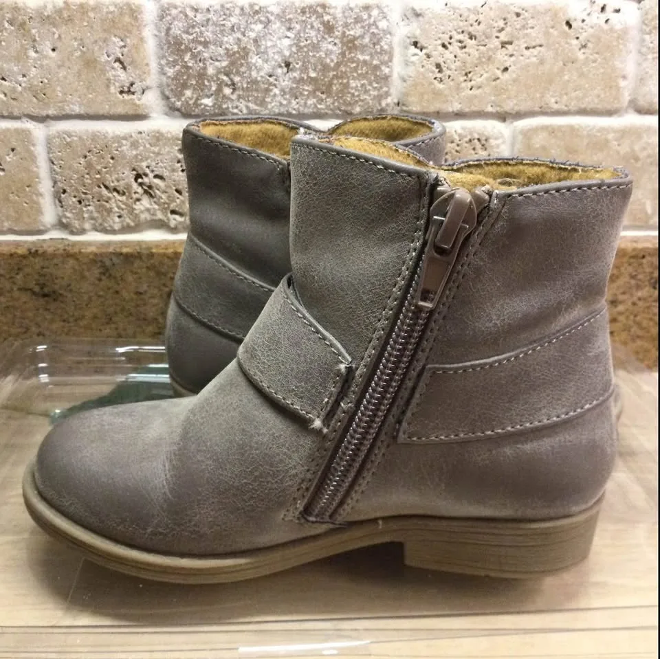 EUC Toddler Girl Boots - 8M image indicator(2)