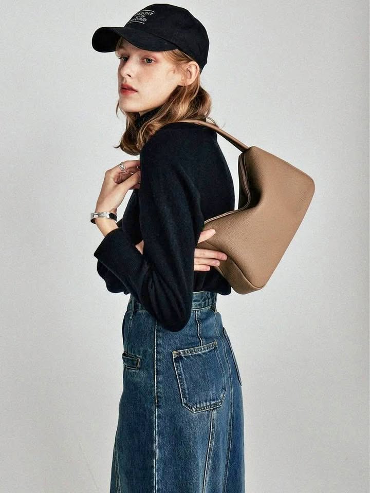 New*Avalea genuine leather shoulder bag