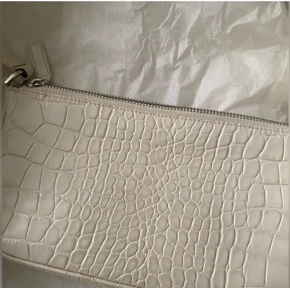 Croco Embossed leather should bag image indicator(2)